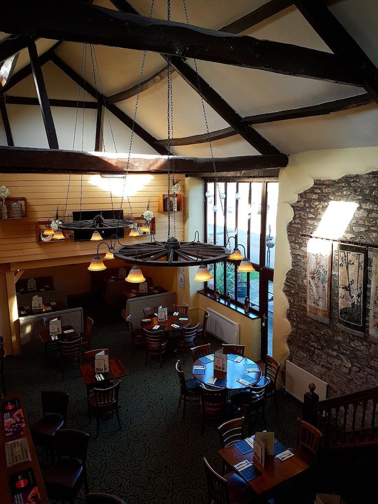 The Old Barn Inn Newport  Dış mekan fotoğraf